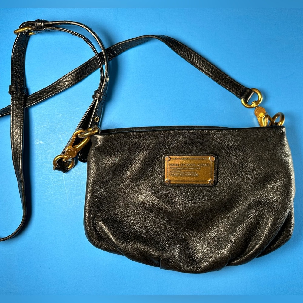 Marc Jacob’s leather crossbody. Durable and fashionable.